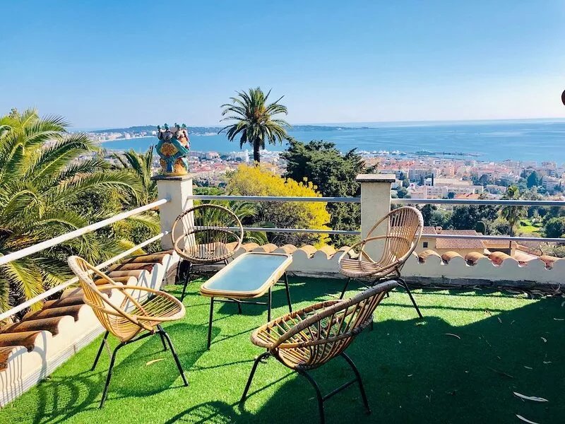 Charming villa with breathtaking sea view and swimming pool on the heights of
