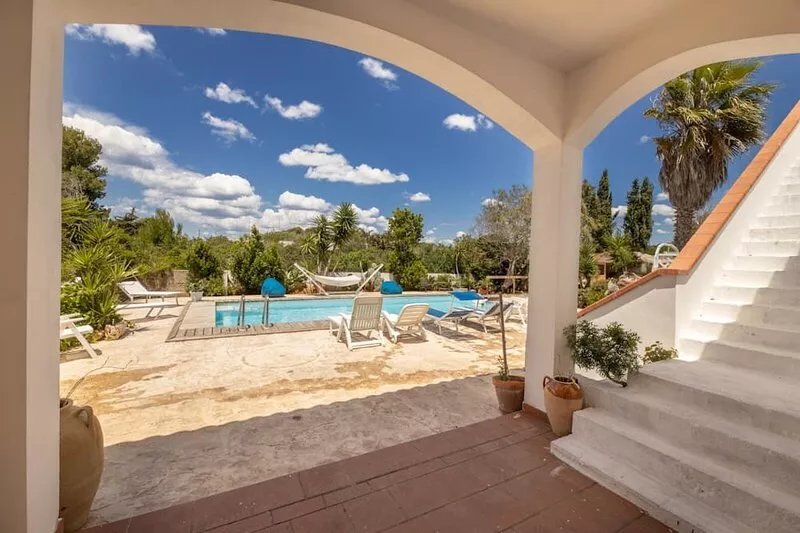 Villa with pool, park and private pine forest, 100 meters from the sea.