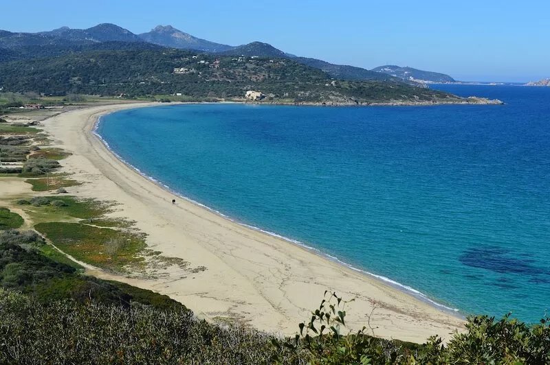 country house in the Corsican maquis 2. 3km from the beach lozari
