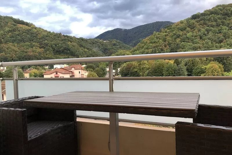 Superb renovated air-conditioned apartment with private parking space