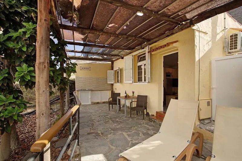 Vacation Studio 'El Granero Paraiso Del Molinero' with Sea View, Wi-Fi and Air