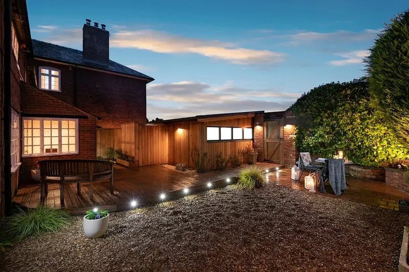 NEST AT WINNALL Luxury 19thC Cottage, Peaceful Location, Walking, Child Friendly