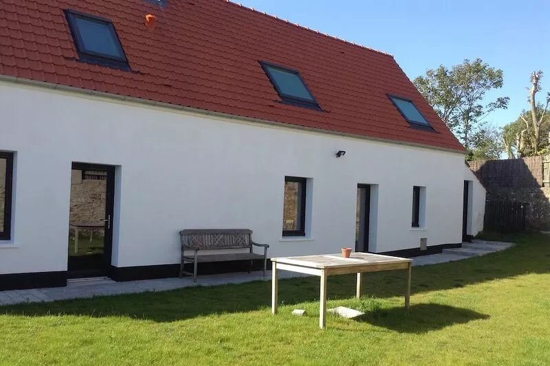 HOUSE WITH ENCLOSED GARDEN ANY COMFORT 200 METERS FROM THE AMBLETEUSE BEACH