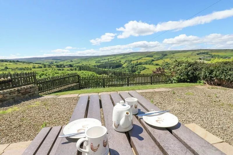 DALE VIEW COTTAGE, pet friendly, with open fire in Allendale