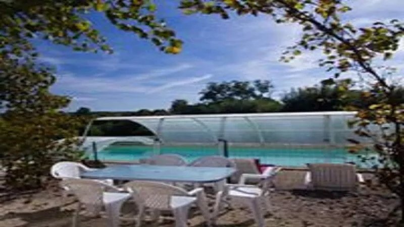 Cosy 3 bedrooms home . Private pool. Private garden. free WiFi. Shops near by