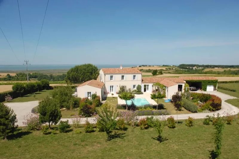 QUIET COUNTRY COTTAGE FOR 2.   HEATED POOL.  PANORAMIC SEA VIEW.  NEAR BEACHES