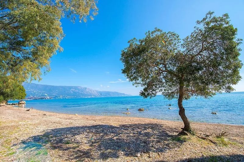 Villa Spyrelia: Tranquil Retreat in Dassia, Corfu with Pool & Jacuzzi