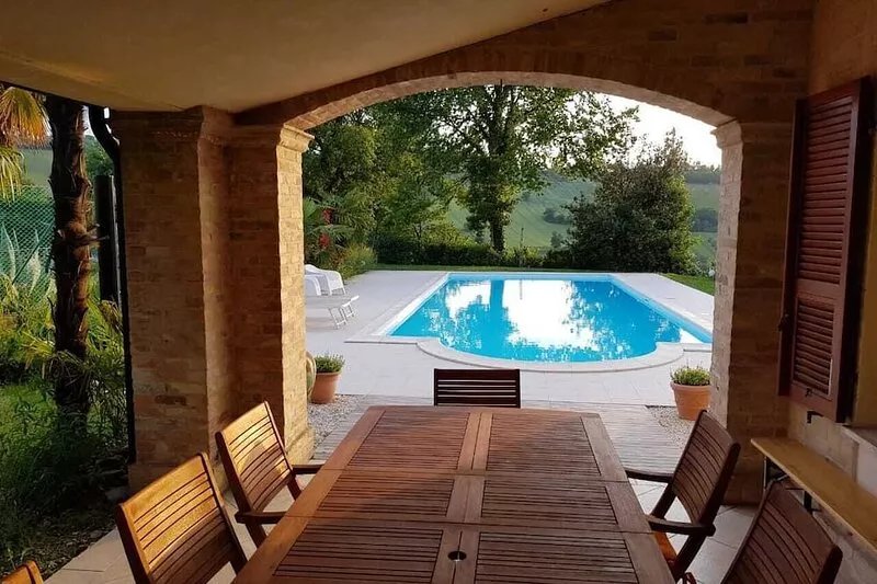 Spacious, rural detached villa with swimming pool