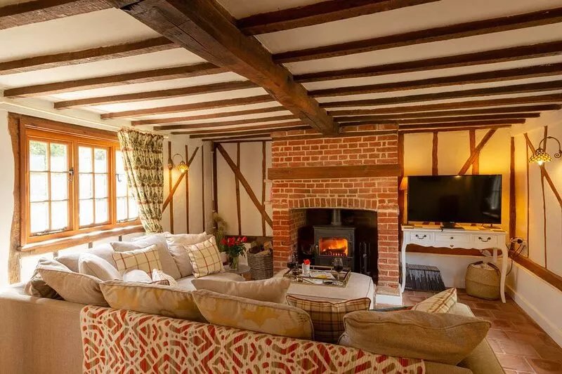 Hot tub, masseuse, private chef, pizza oven, fire place and dog friendly
