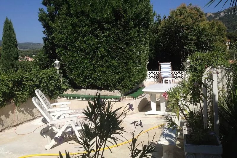 Bougainvillea full center in villa T2 58m2 terrace / garden + private garage