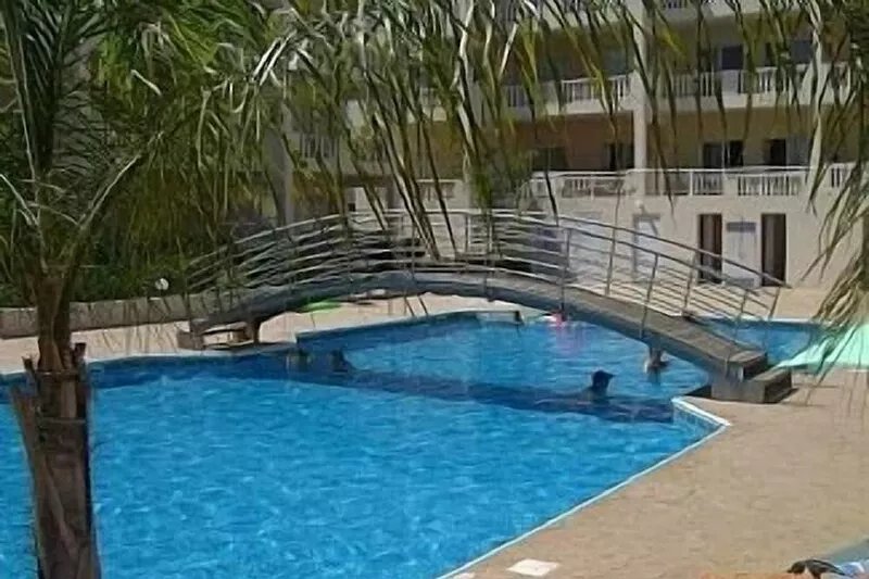 *** Attractive Spacious PENTHOUSE 2-bed Apt,Very Large Pool,LIFT,Sea View