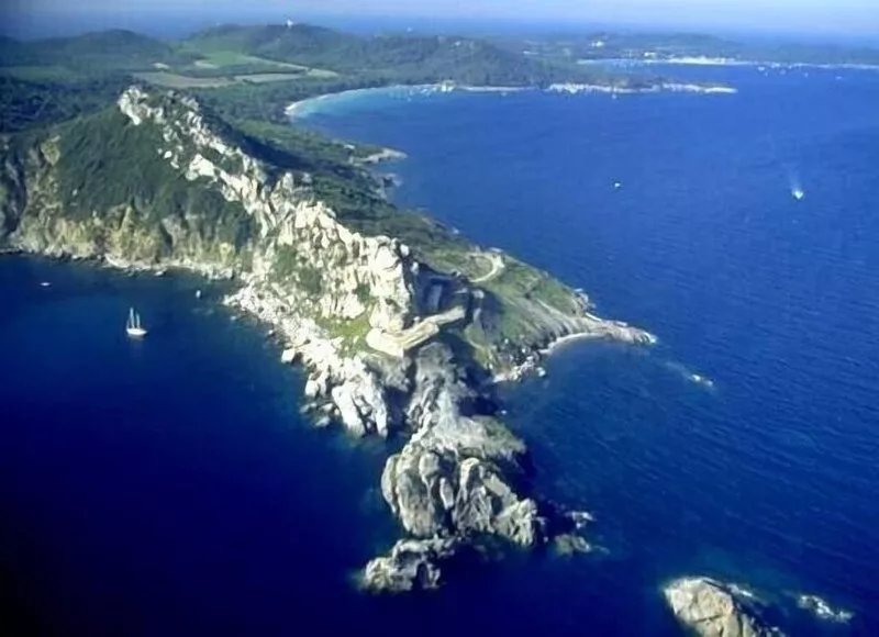 3 bedroom house 90m² Hyères the sea is 50 meters from the beach