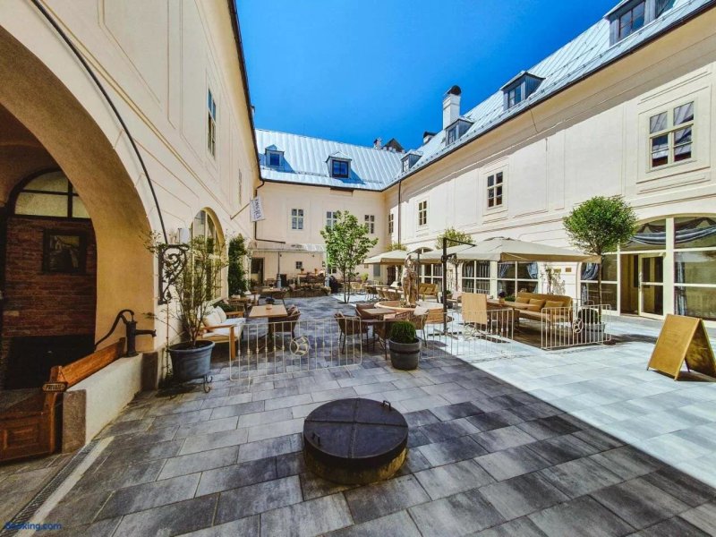 Opera Apartments