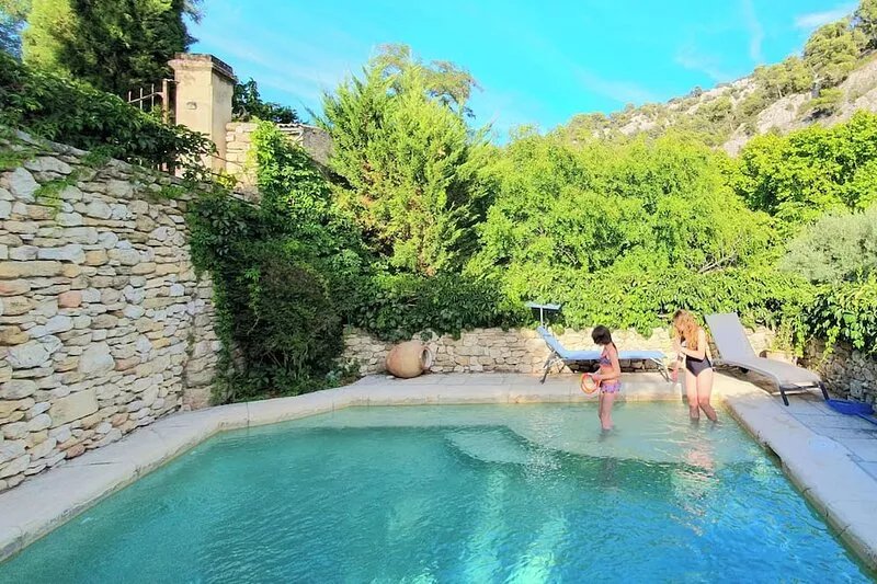 Gite le chat rouge. Charming LOFT. The most beautiful villages in France.