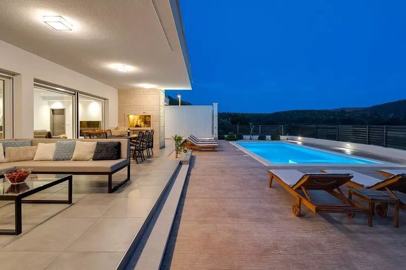 NEW Luxury Family  Villa Tanicius, heated pool,gym,4 en-suite bedrooms