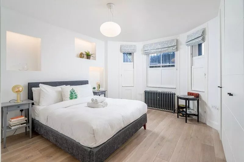 JOIVY Stylish 2-bed flat w/ private garden in Notting Hill, West London