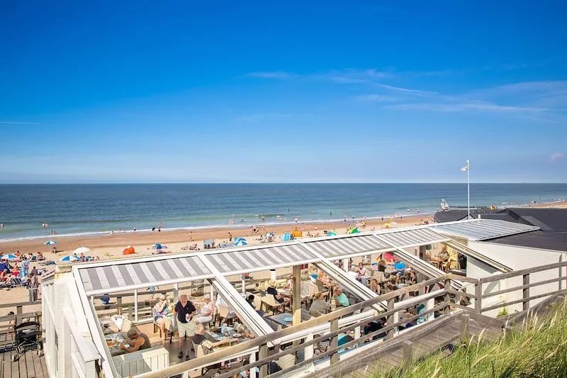 Luxury apartment with AC and washing machine, in a residence 200 m from the sea