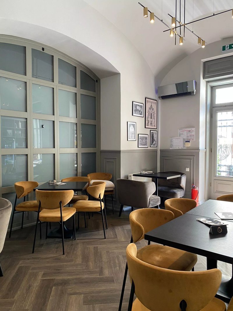 Karolyi Caffe
