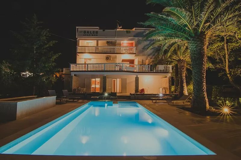 Apartments for 12 with Pool and Terrace in City
