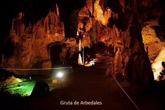 Gruta de Arbedales