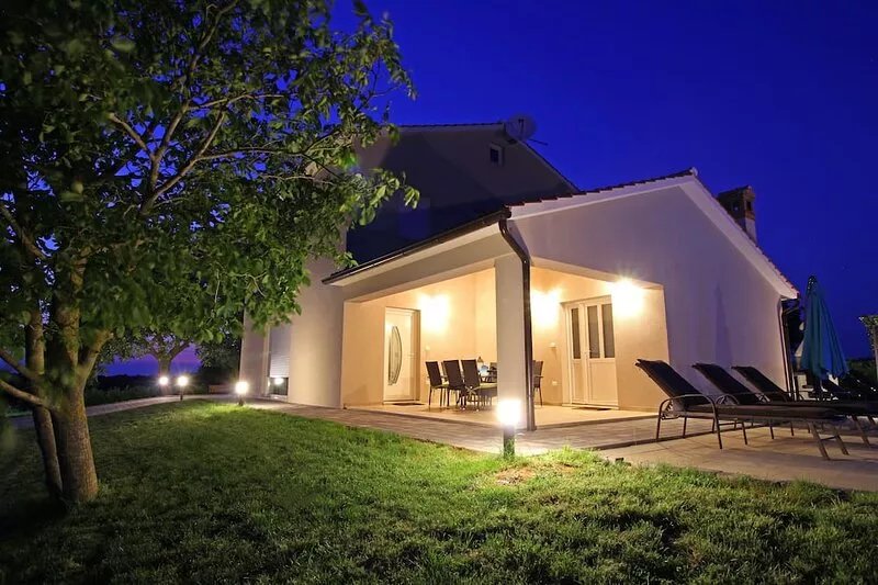 Charming house for kids with parents on 3000 m2 of land in green countryside :)