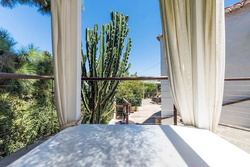 Luxurious Vacational Rental with Spa, BBQ, Hi-Speed Wi-Fi, sat TV & much more