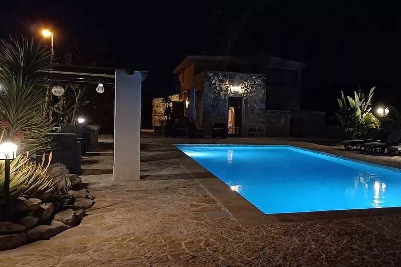 Fantastic 5-star Villa with XL-sized pool, in the center of Puglia!