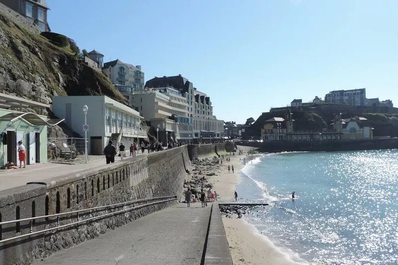 Come and discover the sea and the countryside in beautiful Normandy(50)
