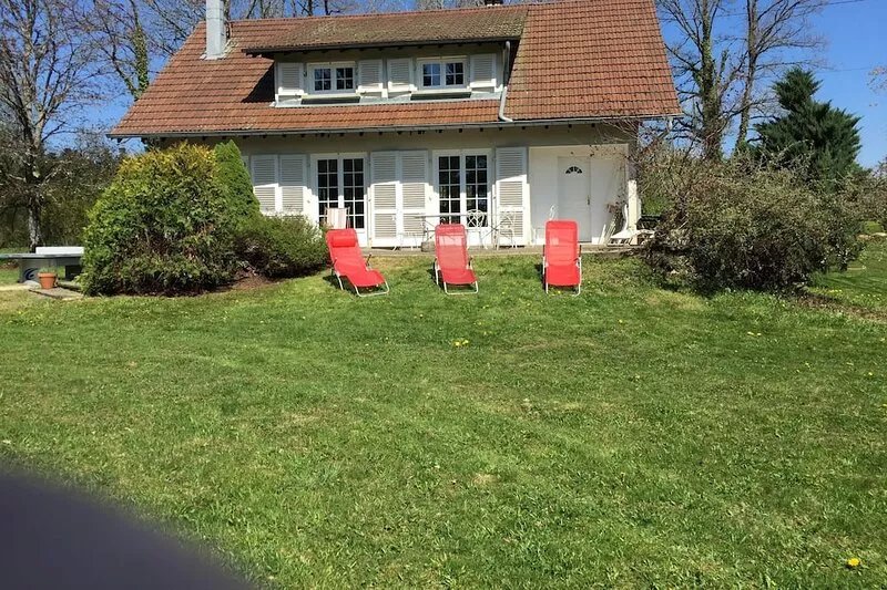 In the countryside, a real cosy house