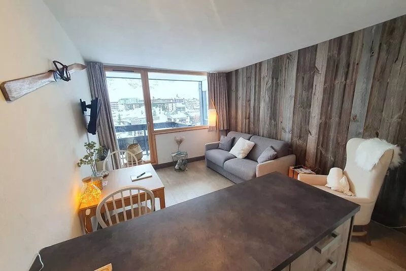 Studio 4 pers. 100m from the nearest chairlift, return on skis