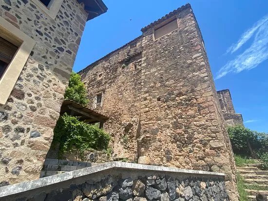 Castillo De Santa Pau