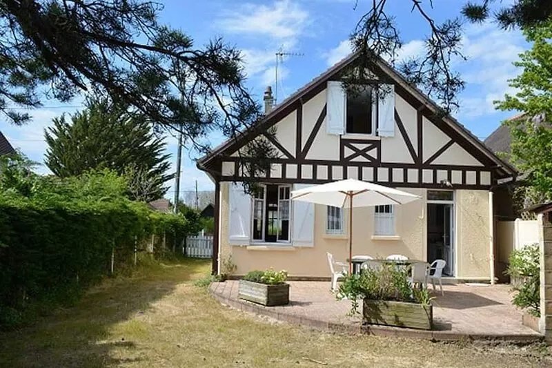 House with 3 Bedrooms, Garden in Normandy 300 m From Merville Franceville Beach.