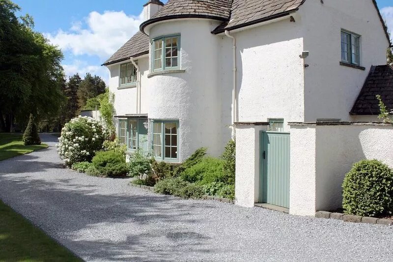 Set in an 8-acre estate, this villa for four has a multi-fuel burner and easy