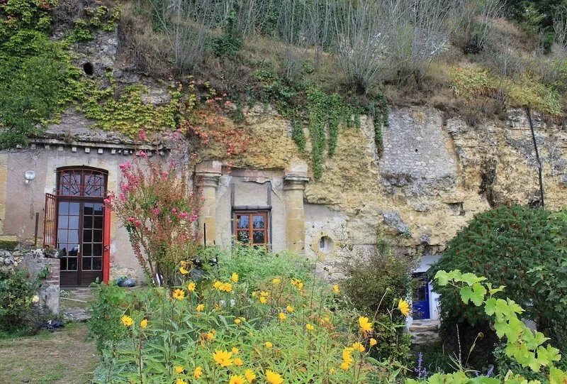 Charming cave studio with garden in the historic center of Amboise