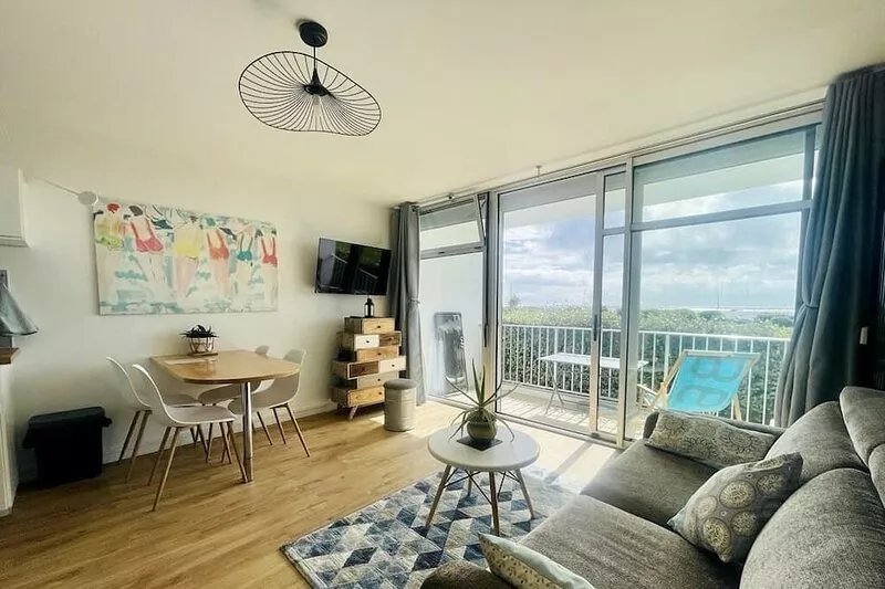 New south-facing apartment in a secure residence