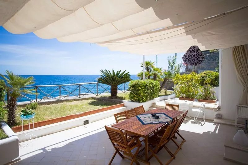 Beautiful villa on the sea with private access and direct to the sea, 20 mt