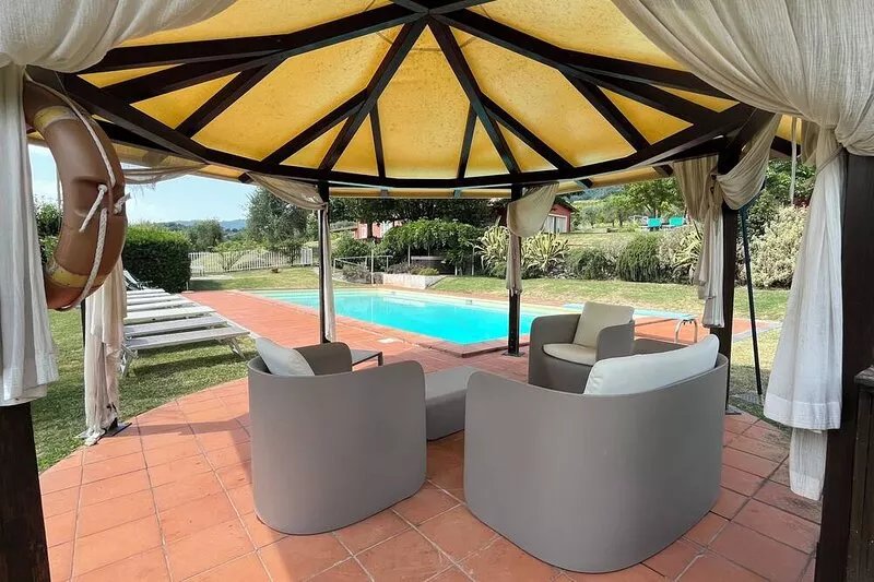 Huge Private Garden, AC in Bedrooms, Swimming Pool, Hot Tub and Wonderful Views
