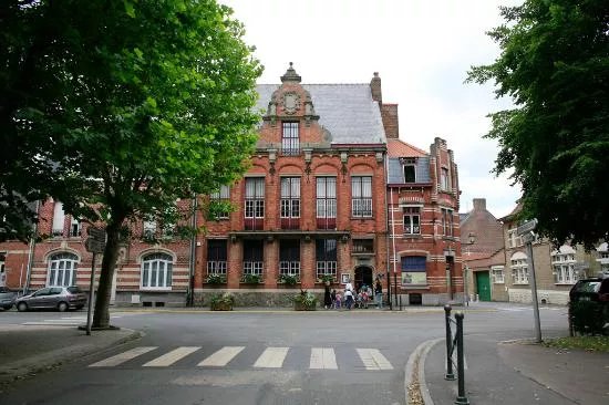 Musee Benoit-De-Puydt