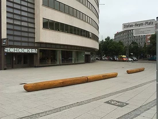 Baumstammbank Auf Dem Stefan Heym Platz