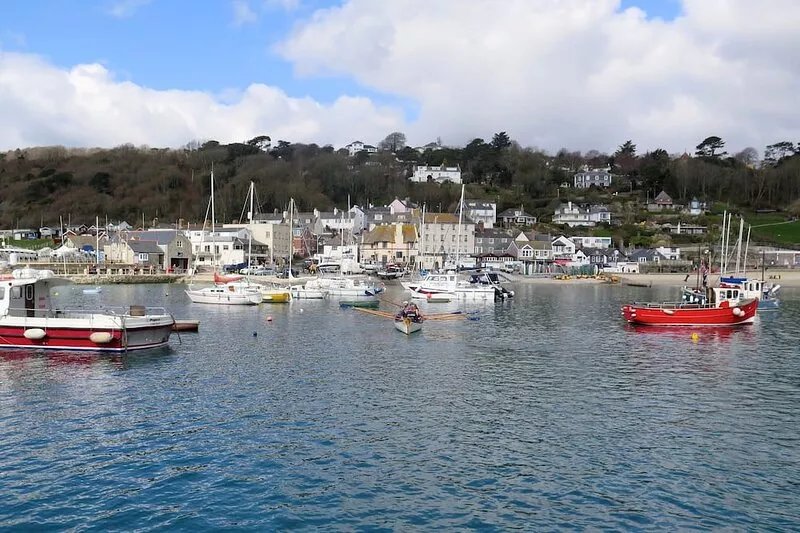 1 Channel View - Apartment Overlooking Famous Lyme Cobb Harbour