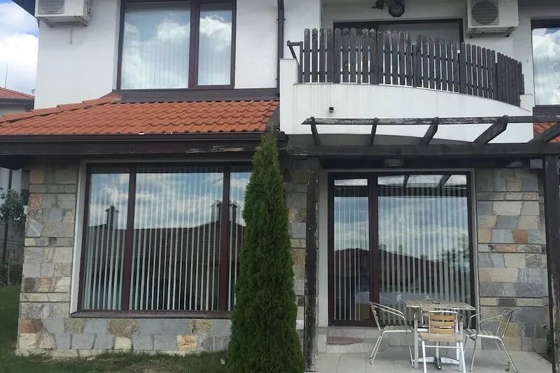 Bay View Villas - Luxury Villa set on the hill overlooking Sunny Beach with pool