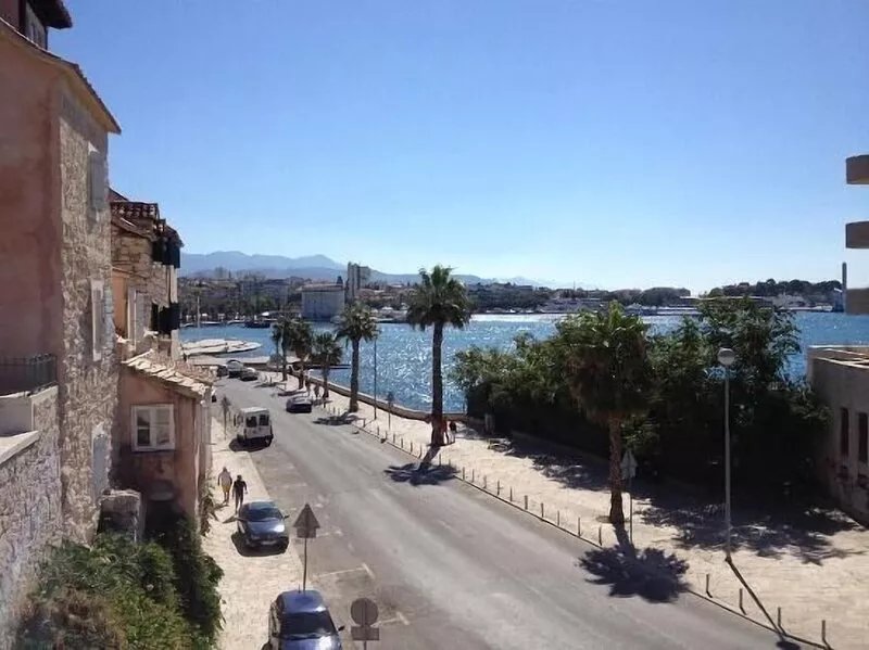 Lavender - Studio Apartment In the Most Popular Part of Town