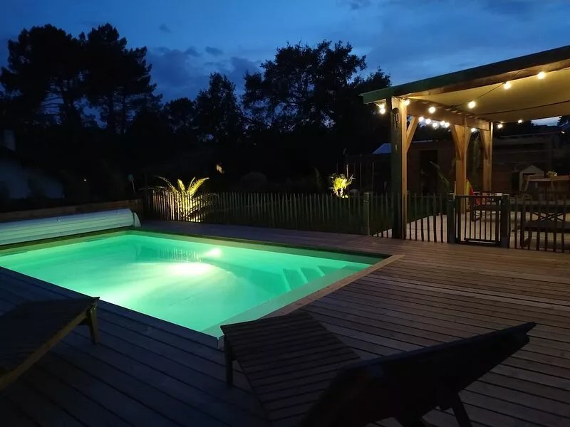 Air-conditioned villa with pool near the beach