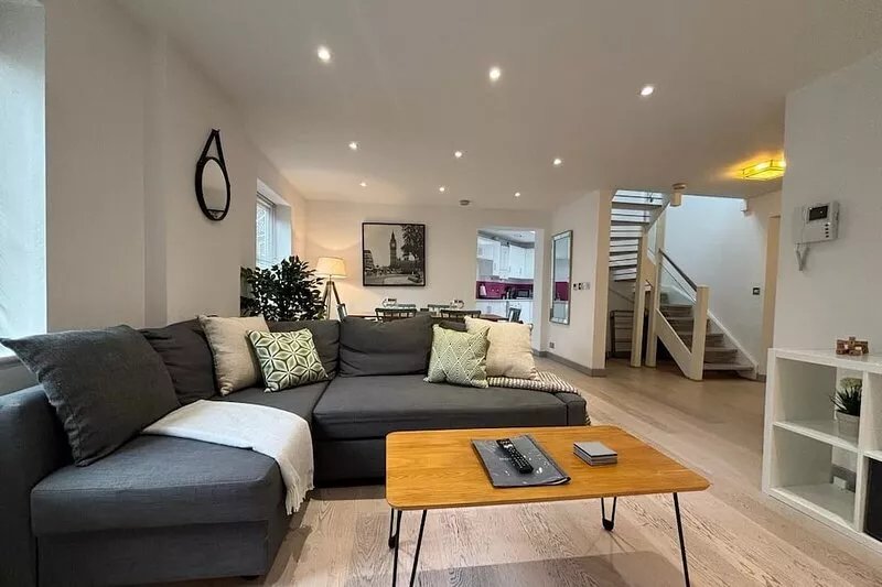 School Path Ironbridge Home with Roof Terrace