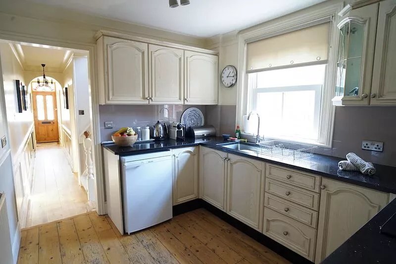 Nutcroft - Cowes - Sleeps 4-Dog Friendly-Parking