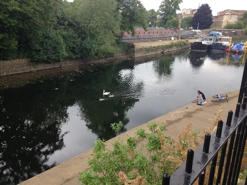 City Centre Riverside .Sleeps 5 ,car parking .no commercial vehiclesfree