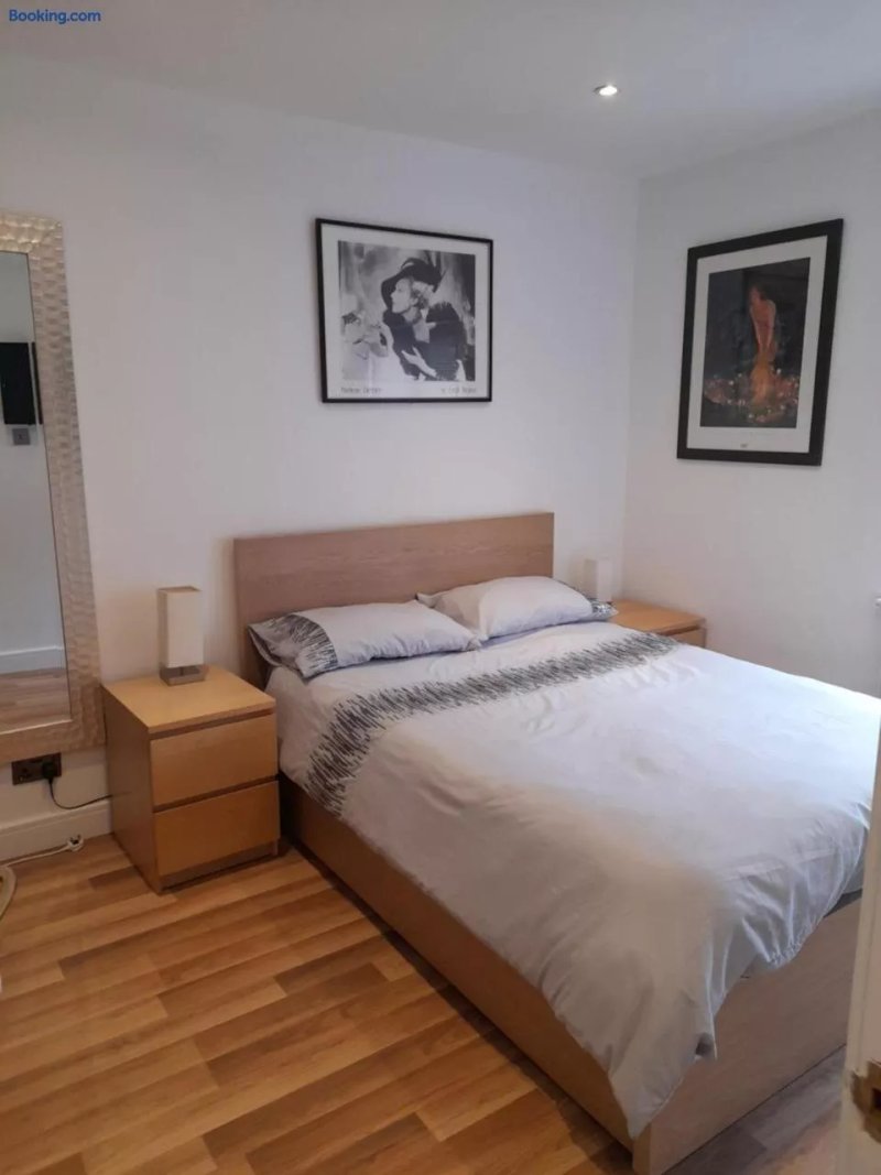 Lovely Home With Full En-suite Double Bed Rooms