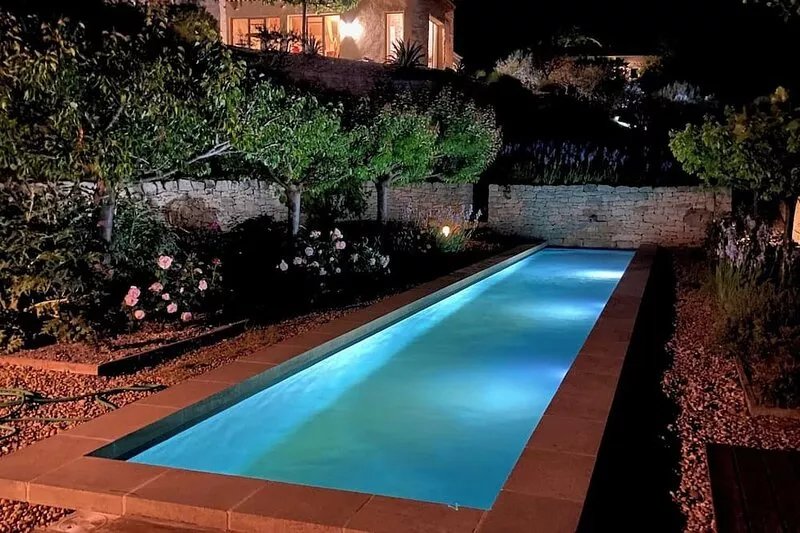 Secluded property, views 100 Km, 4-acre park, 17m long pool