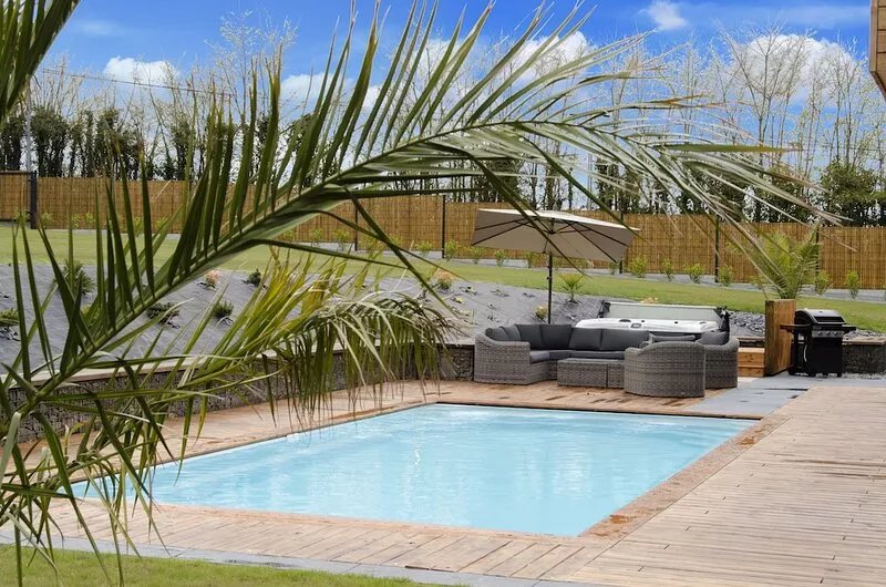 Villa Cosy, Pool, Spa, Relaxation Area (Sauna & Hammam) 8 km from the beaches!