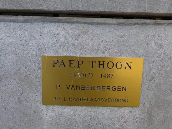 Paep Thoon - Bronze statue of a jester